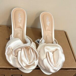 Charles David Ivory Satin Floral Heels